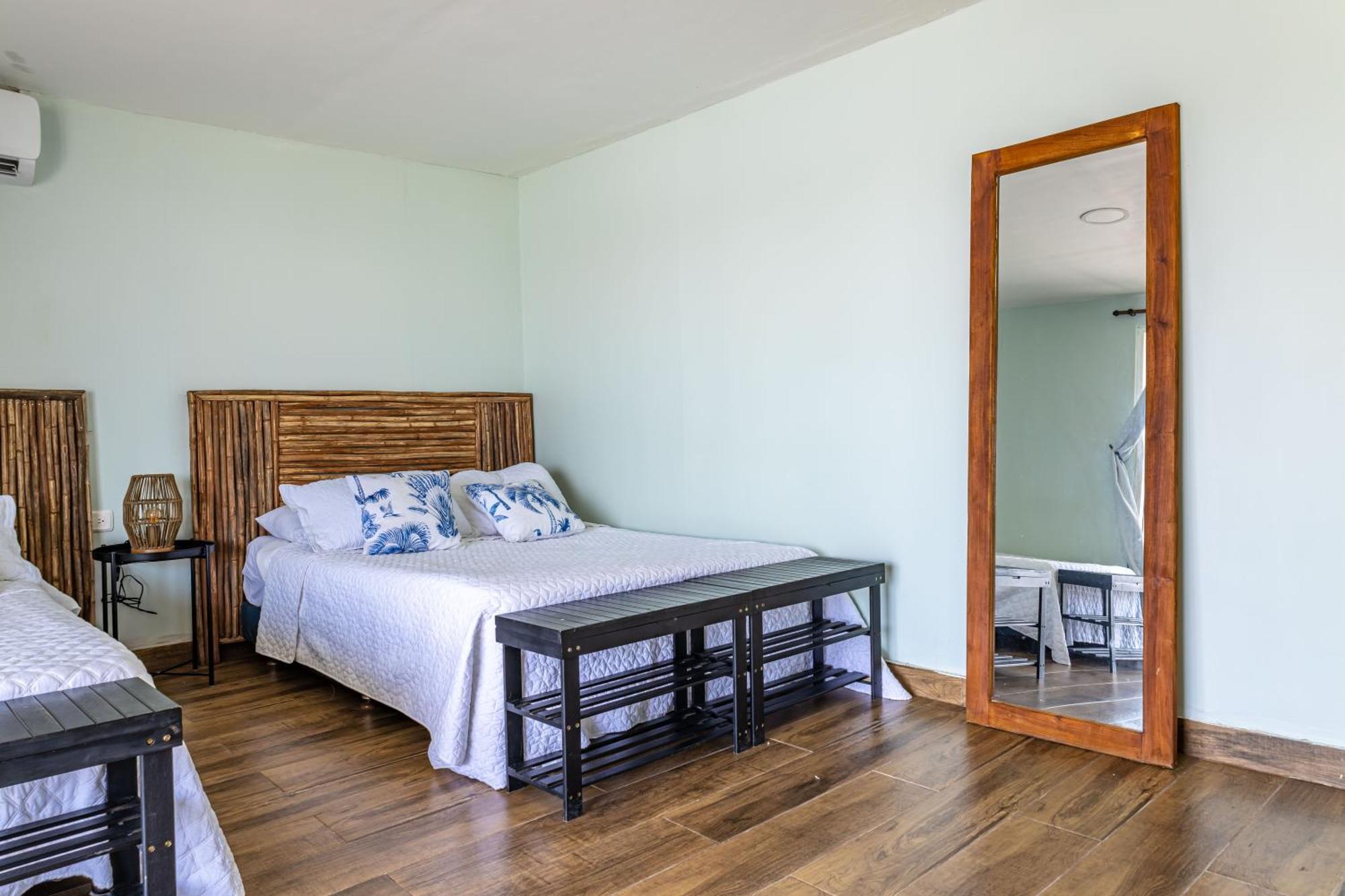 Fragata Island House Hotel Cartagena Room photo